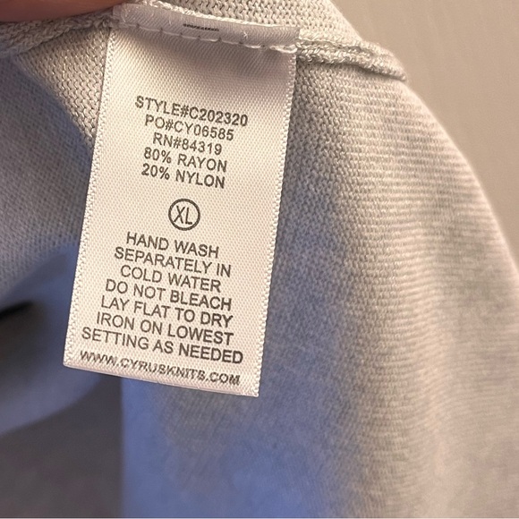 Women’s vest size XL. Was worn once. - Picture 3 of 4